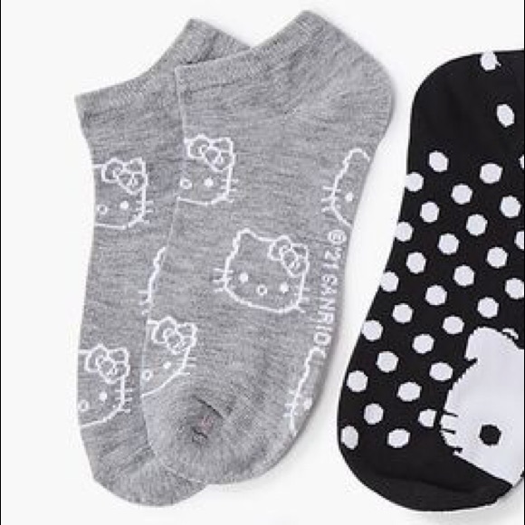 Hello Kitty Woman’s Ankle Socks Set - 5 Pack - Picture 4 of 6
